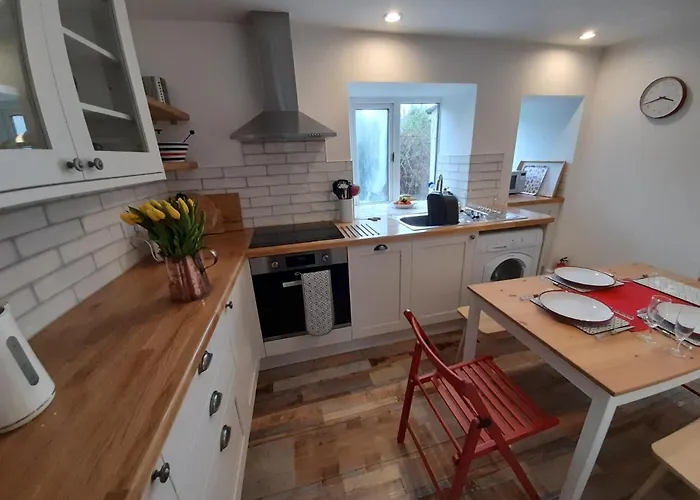 3 Lymbrook Cottage