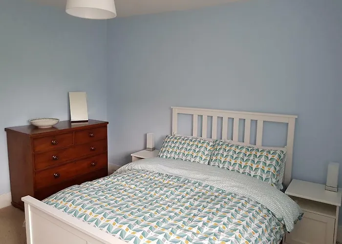 3 Lymbrook Cottage